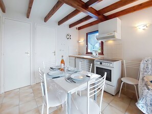Fridge, oven, dishwasher, cookware/dishes/utensils - La Coralline by Interhome (Vaux Sur Mer)