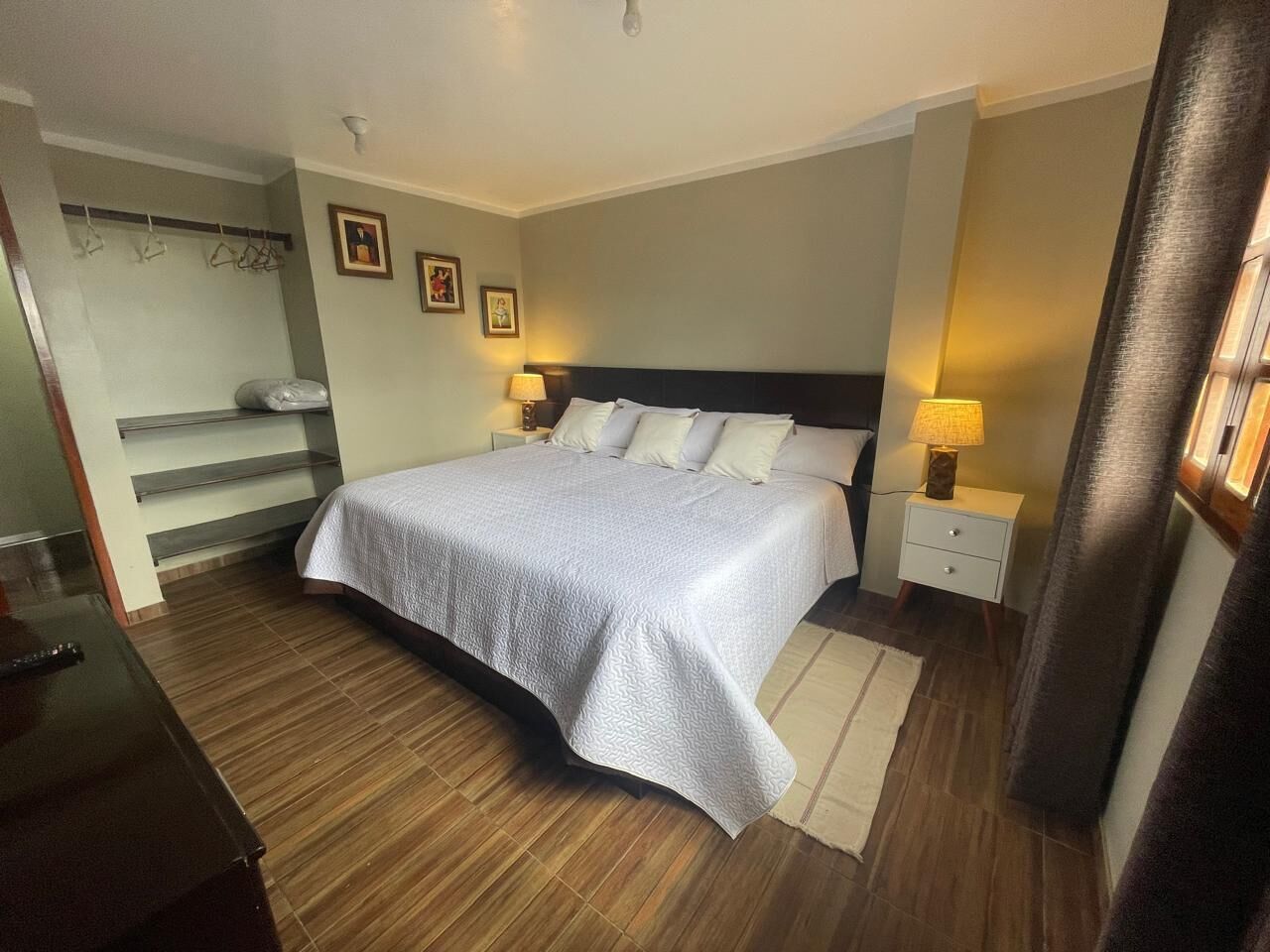 6 habitaciones, tabla de planchar con plancha y wifi gratis 