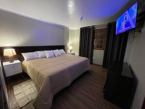 6 bedrooms, iron/ironing board, WiFi, bed sheets - Lodging "YURAQ WASI" - Huaraz (Independencia)