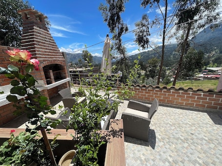 Terrace/patio. Lodging "YURAQ WASI" - Huaraz