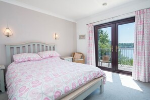 3 bedrooms, iron/ironing board, Internet - Rhyd y Groes Bach, Holiday Cottage Burton, Sleeps 6, 3 bedrooms,  bathrooms (Milford Haven)