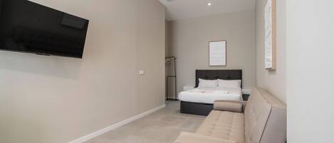 Fer et planche à repasser, lit parapluie, Wi-Fi gratuit, draps fournis