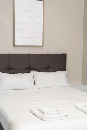 Iron/ironing board, travel crib, free WiFi, bed sheets