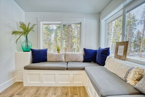 Smart TV, fireplace, video games, DVD player