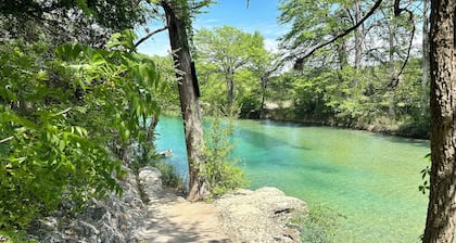Adorable, Cabin just STEPS away From the Crystal Clear Frio River
