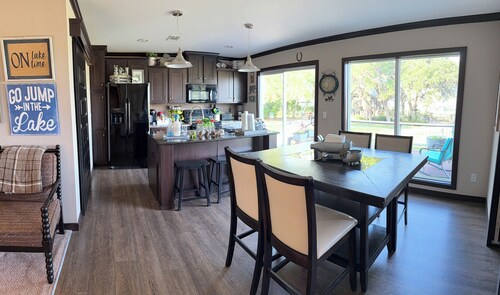 Cliffside getaway. Three bed ,2 bath close to awesome Bandera with AC, WiFi.