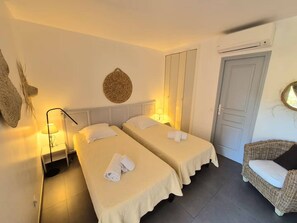 2 bedrooms, iron/ironing board, travel cot, free WiFi