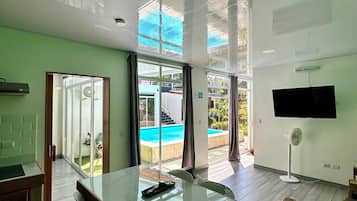 Standard Villa, 2 Bedrooms, Pool View | Private kitchen