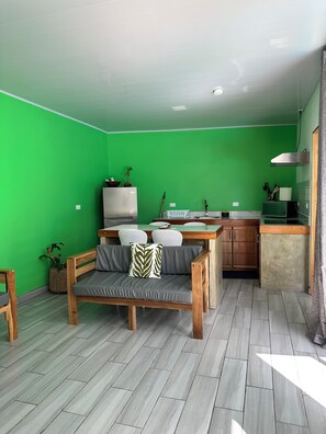 Standard Villa, 2 Bedrooms, Pool View | Private kitchen