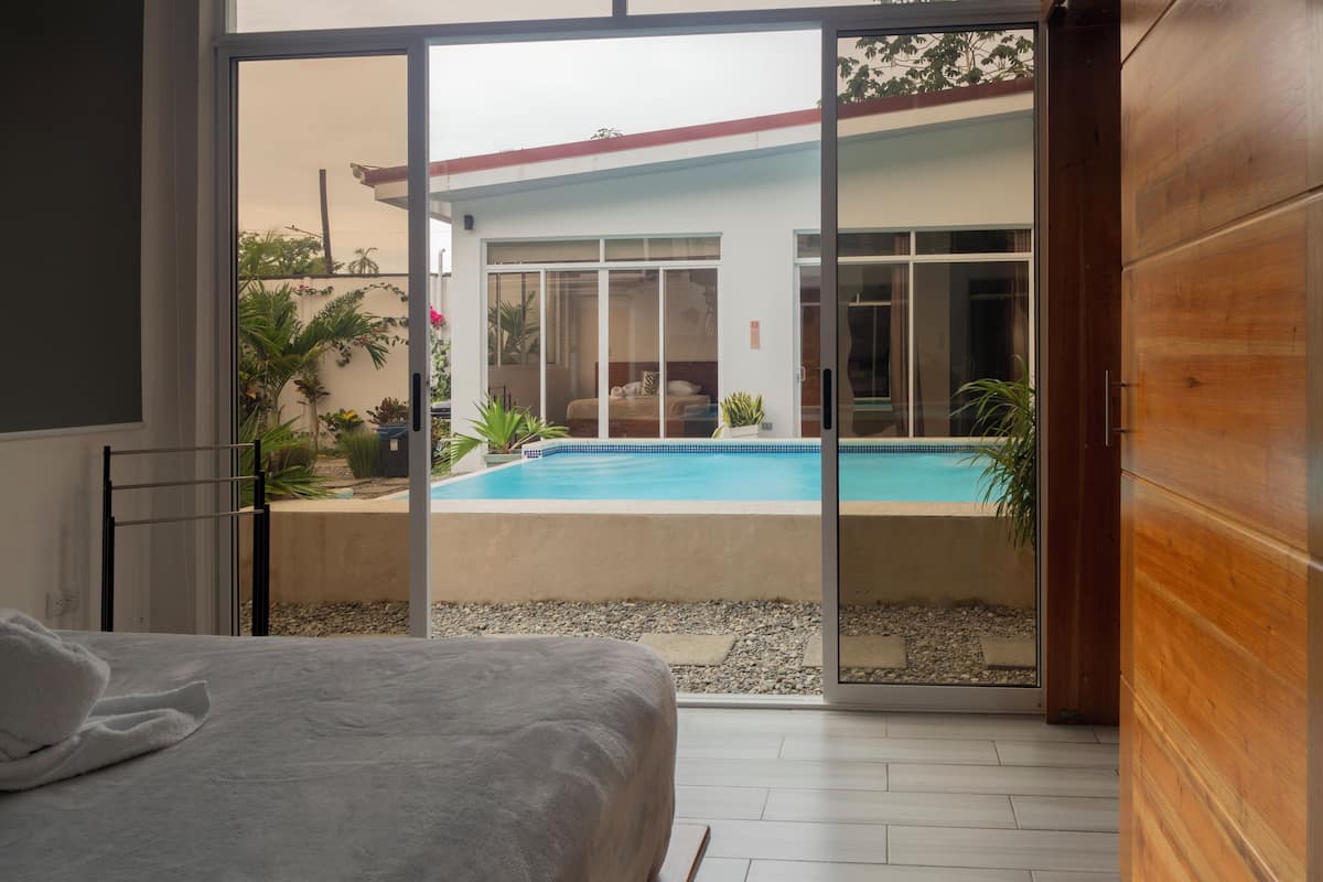 Villa Standard, 2 camere da letto, vista piscina | Ferro/asse da stiro, Wi-Fi gratuito, lenzuola