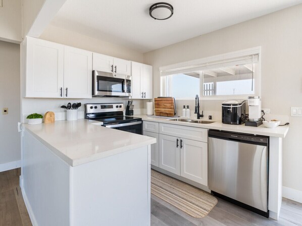 Fridge, microwave, oven, stovetop