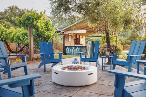 Luxurious & Serene Estate: Sleeps 20, Pool, Games!