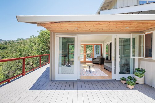 Luxurious & Serene Estate: Sleeps 20, Pool, Games!