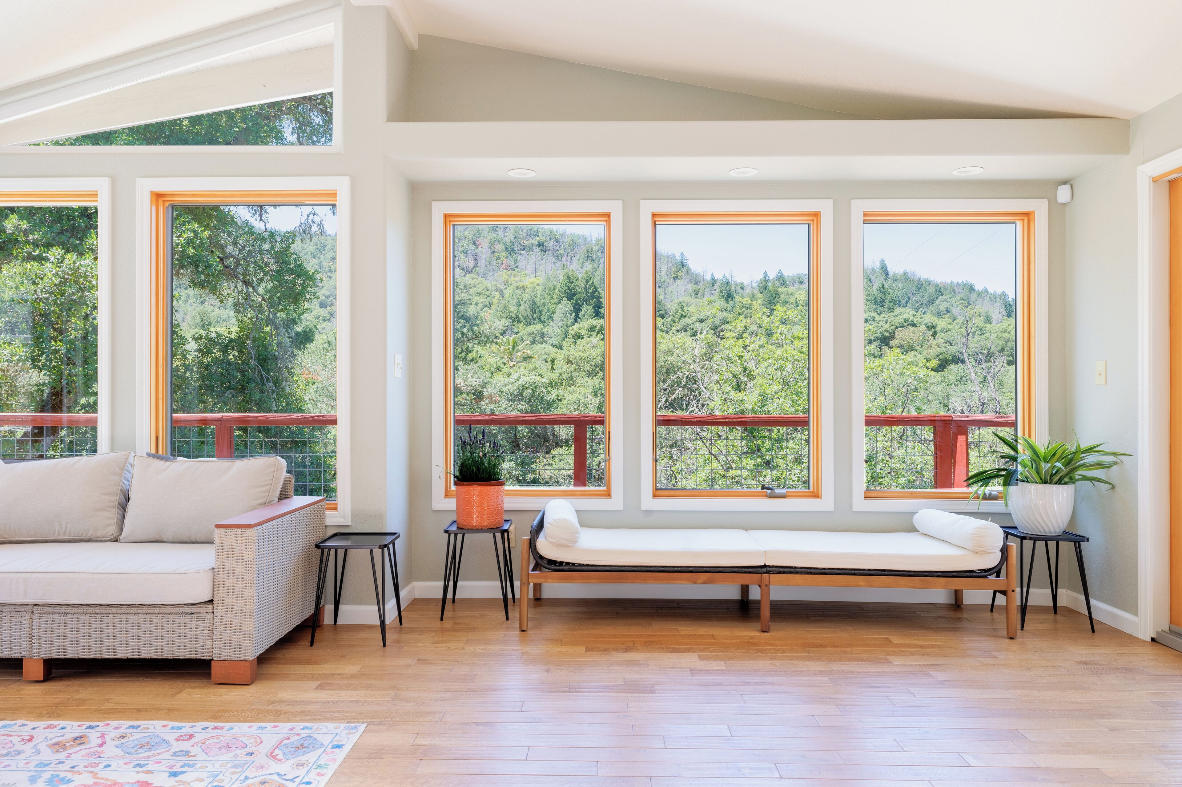 スマートテレビ、暖炉、テレビゲーム、テーブルサッカー台