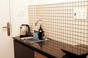 Studio Classic - 1 queensize-säng - privat badrum | Eget kök | Kylskåp, mikrovågsugn, spishäll och grytor/köksredskap