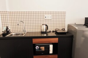 Classic-Studio, 1 Queen-Bett, eigenes Bad | Eigene Küche | Kühlschrank, Mikrowelle, Herdplatte, Kochgeschirr/Geschirr/Besteck