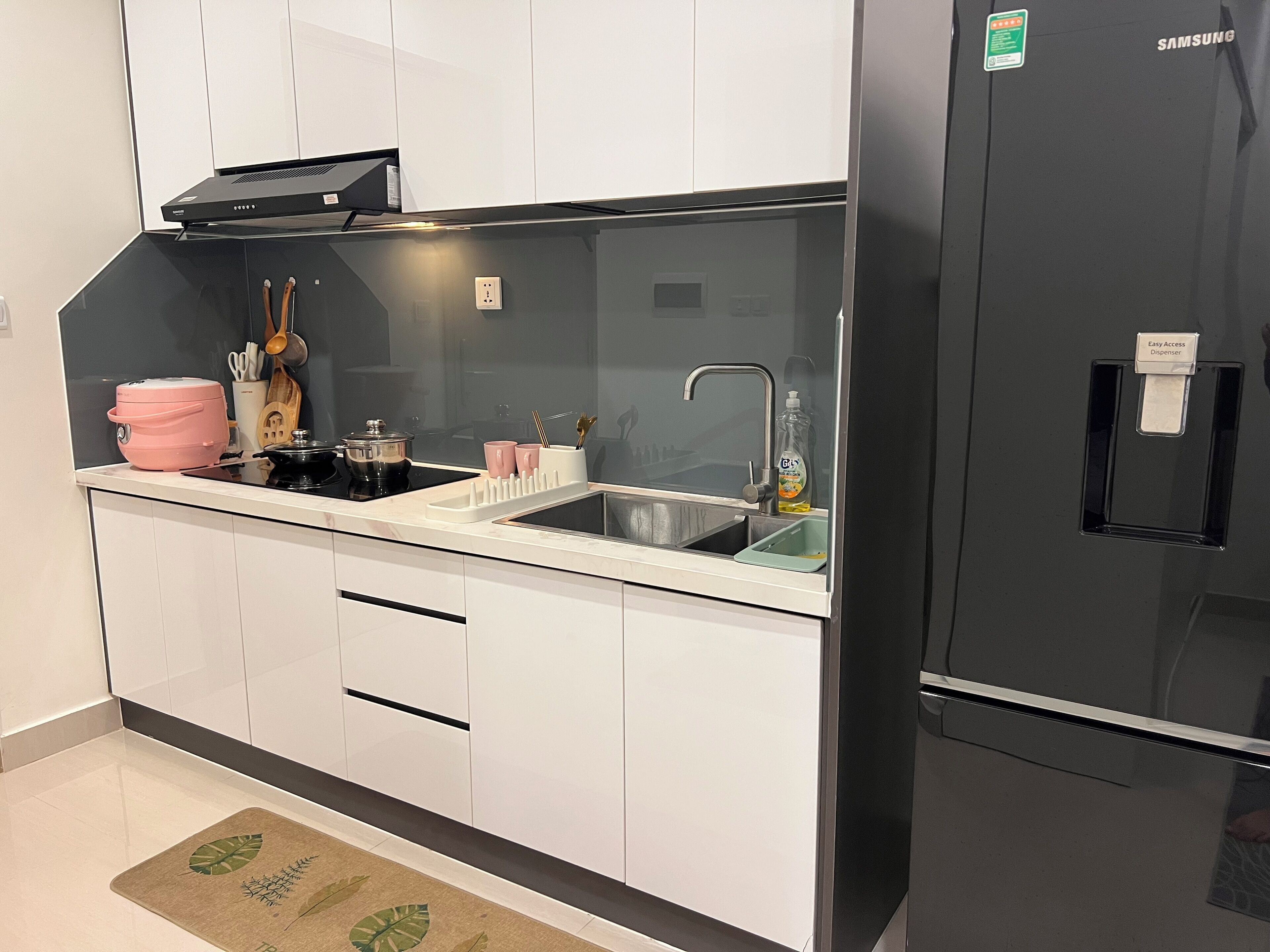 อพาร์ทเมนท์โรแมนติก, ระเบียง, วิวสระว่ายน้ำ | ครัวส่วนตัว | ตู้เย็น, เตาประกอบอาหาร, กาต้มน้ำไฟฟ้า, เครื่องครัว/จาน/ช้อนส้อม