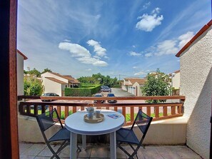 Outdoor dining - Moulin de la Brunette by Interhome (Saint Palais sur mer)