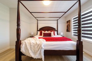3 bedrooms, iron/ironing board, WiFi, bed sheets - RusticModern3CornerSuite | KingBED | Parking | WEM | wifi (Edmonton)