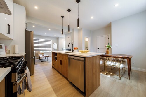 RusticModern3CornerSuite | KingBED | Parking | WEM | wifi