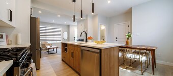 RusticModern3CornerSuite | KingBED | Parking | WEM | wifi