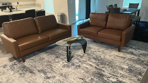 Spacious 5-bedroom house in welcoming Sebastian with WiFi, AC