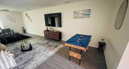 Spacious 5-bedroom house in welcoming Vero Beach with WiFi, AC