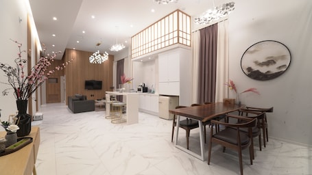 City White Room | Living area | 40-inch TV with cable channels, heated floors