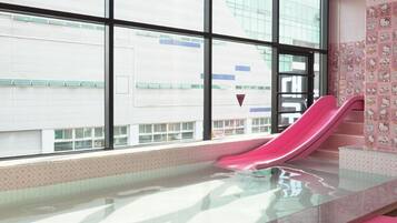 Kids Pink Room | Living area | 40-inch TV with cable channels, heated floors