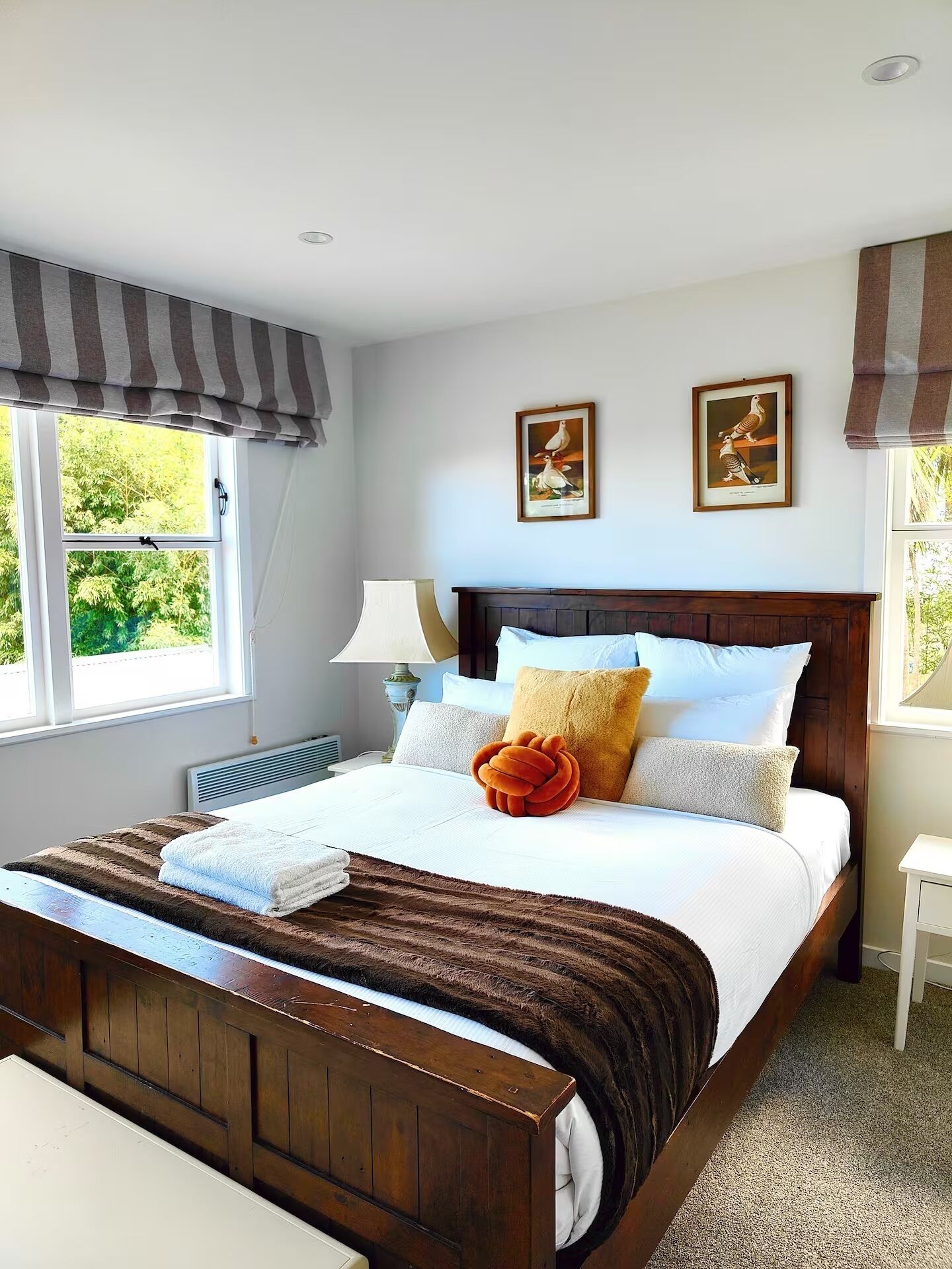 4 bedrooms, desk, iron/ironing board, WiFi