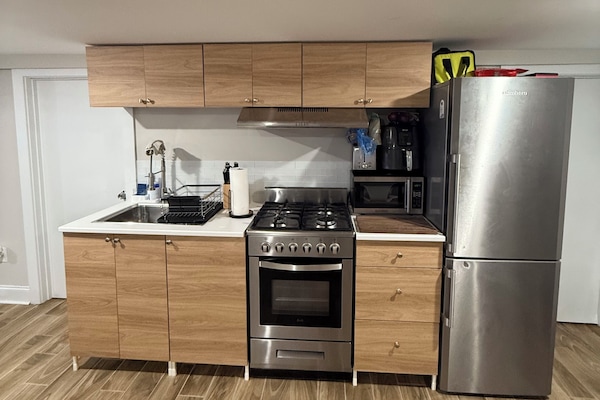 Frigorifero, microonde, forno, piano cottura