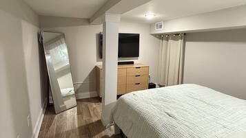 1 habitación, escritorio, wifi gratis y ropa de cama