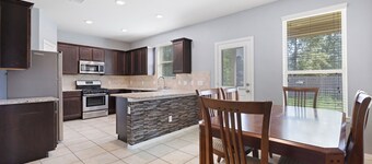 Charming 4-bedroom house with WiFi and AC in peaceful Crosby
