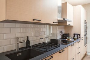 Refrigerador, microondas, horno y lavavajillas