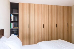 2 chambres, bureau, fer et planche à repasser, accès Internet