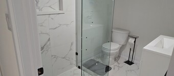 New Warm & Comfort Tranquil Home by the Lake
