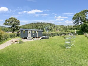 Outdoor dining - Cartier's Retreat, Dunster (Dunster)