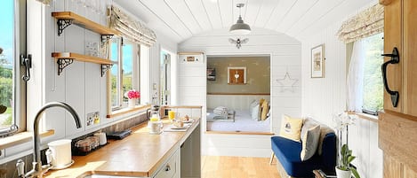 1 habitación, internet y ropa de cama