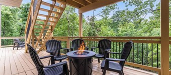 Spacious 5 BR Retreat | Sleeps 14, 3 King Beds | Game Room | Near Bentonville