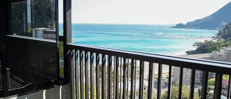 Deluxe Double Room, Balcony, Sea View | Pemandangan pantai/laut