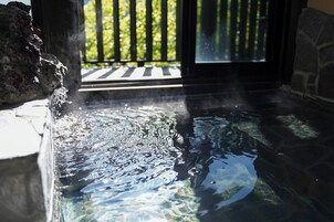 华丽双人房, 阳台, 海景 | 浴室 | 独立的浴缸和淋浴、泉水浴缸、旋水按摩花洒、免费洗浴用品