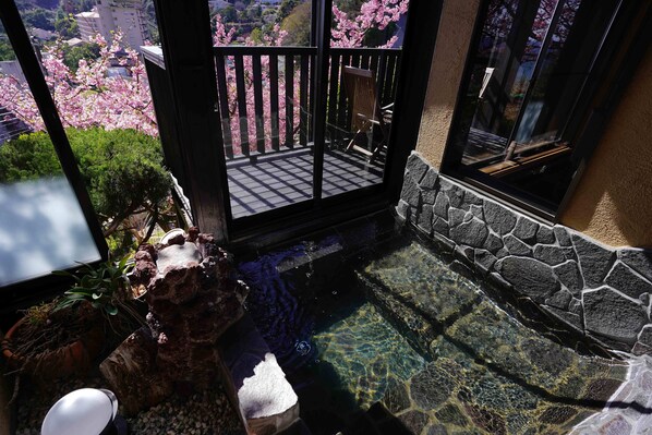 Deluxe Double Room, Balcony, Sea View | Bathroom | Separate tub and shower, spring water tub, hydromassage showerhead - KIRI NO KAHORI SAKURA (Kawazu)