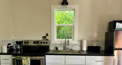 Cottage near Airport, ConvCntr, MusicFctry, RitzCarlton, Omni, UnivOfDallas