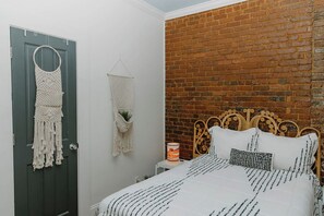 2 bedrooms, bed sheets