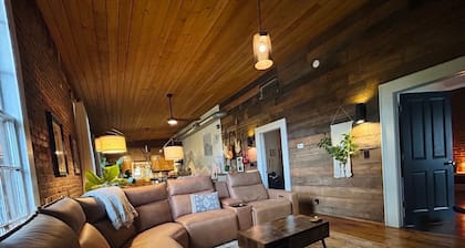 Heartwood Loft B! A Unique Modern Cozy Loft in Downtown Eatonton