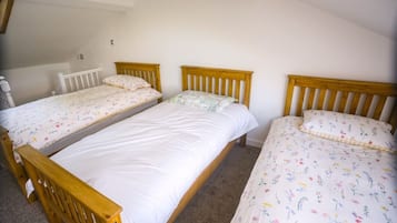 2 bedrooms, iron/ironing board, bed sheets