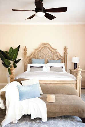 4 bedrooms, iron/ironing board, WiFi, bed sheets - "Mediterra" /WALK to Vanderbilt Beach/ Heated Pool/Gym/BBQ/Scooters/4BR Retreat (Naples)