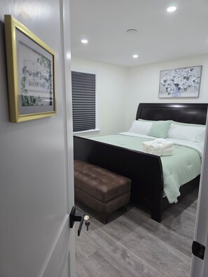 3 bedrooms, iron/ironing board, WiFi, bed sheets