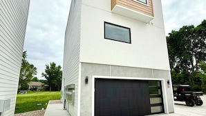 Property grounds - Modern 3-Story Condo Across from Arnold’s Park – Walk to Fun, Lake, & Dining! (Arnolds Park)