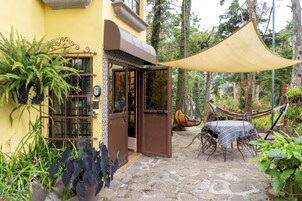 Traditional House, Garden View | Terrace/patio